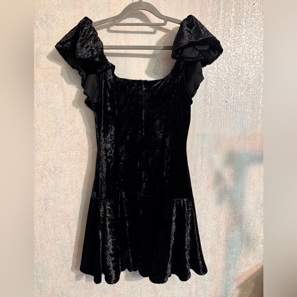 Mustard Seed Black Velvet Mini Dress with Ruffle Shoulders, Prom, Winter Dance - Picture 3 of 9